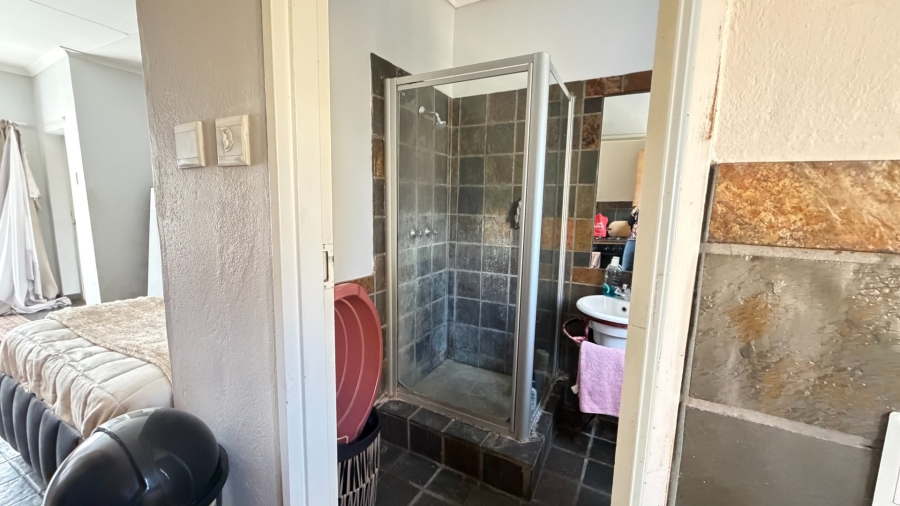 1 Bedroom Property for Sale in Dassie Rand North West